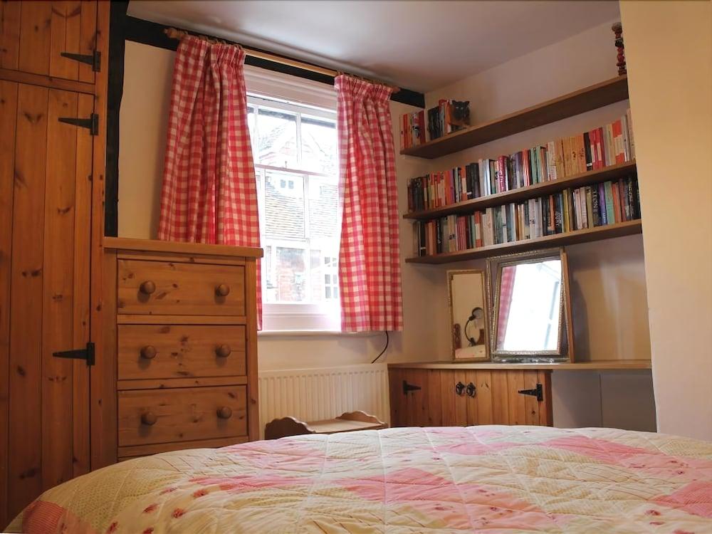 Thimble Cottage - Guestroom