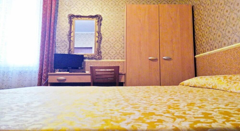 Cristina Rooms - Room
