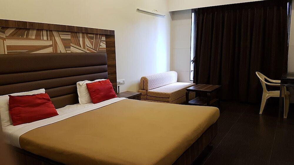 Hotel Lalit Inn - Featured Image