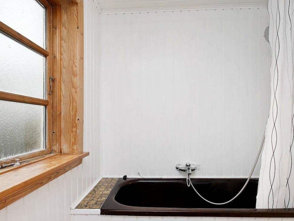 Lovely Holiday Home in Skagen near Sea - Bathroom