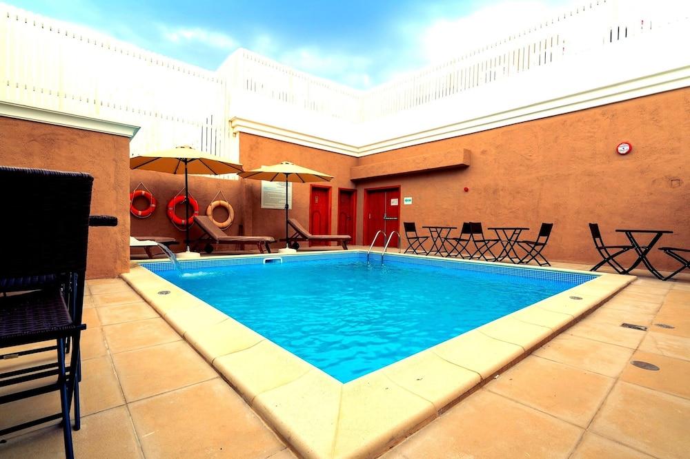 Al Liwan Suites Rawdat Al Khail - Outdoor Pool