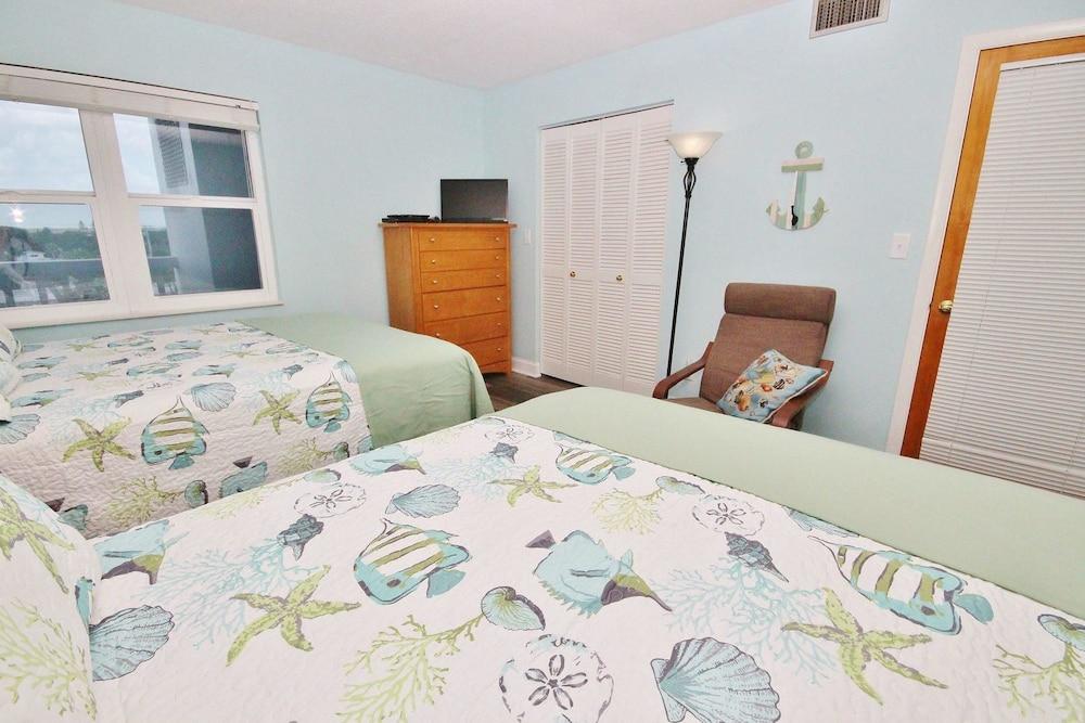 Daytona White Surf 405 Apartment 2 - Room