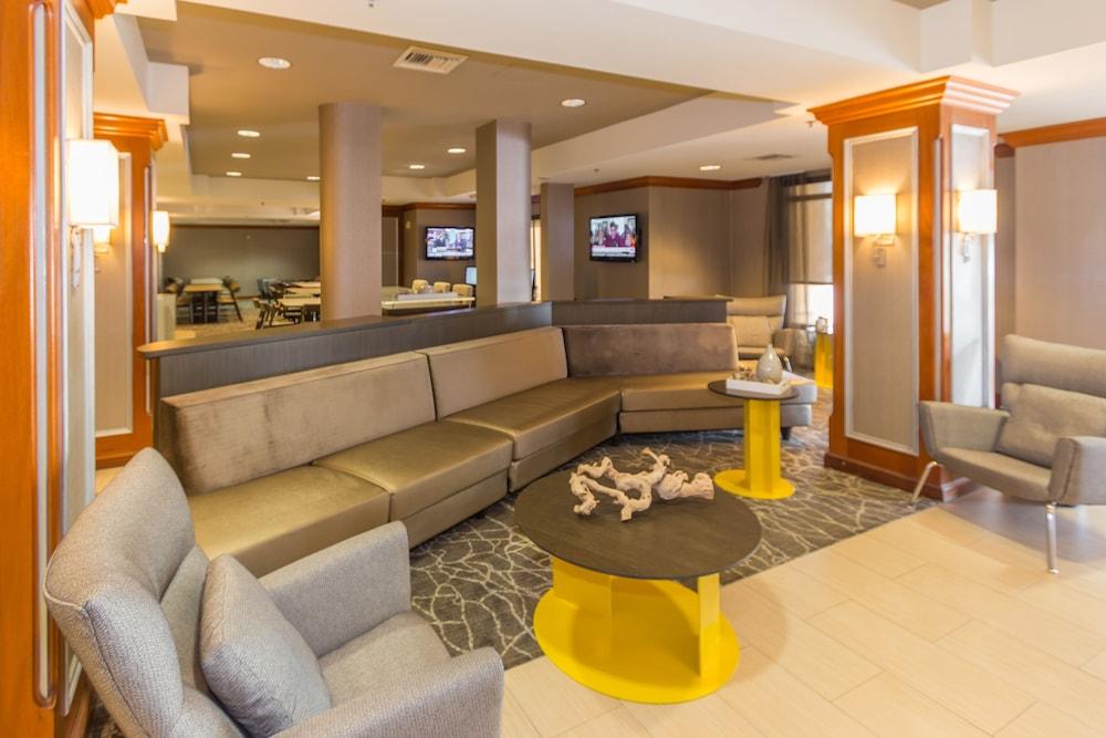 SpringHill Suites by Marriott Tampa Westshore Airport - Lobby Sitting Area