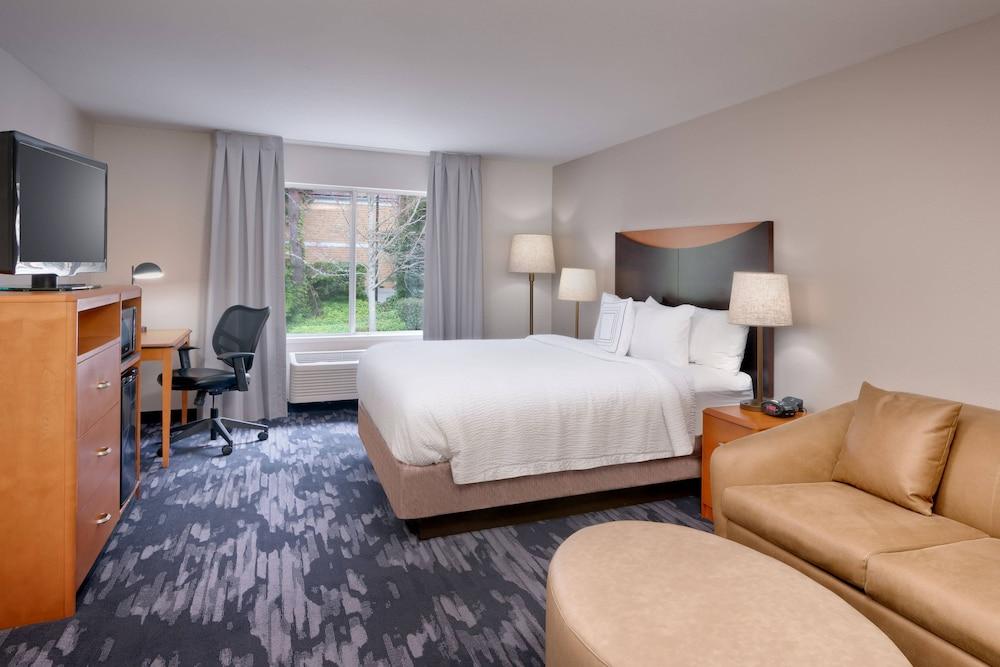 Fairfield Inn & Suites by Marriott Seattle Bellevue/Redmond - Room