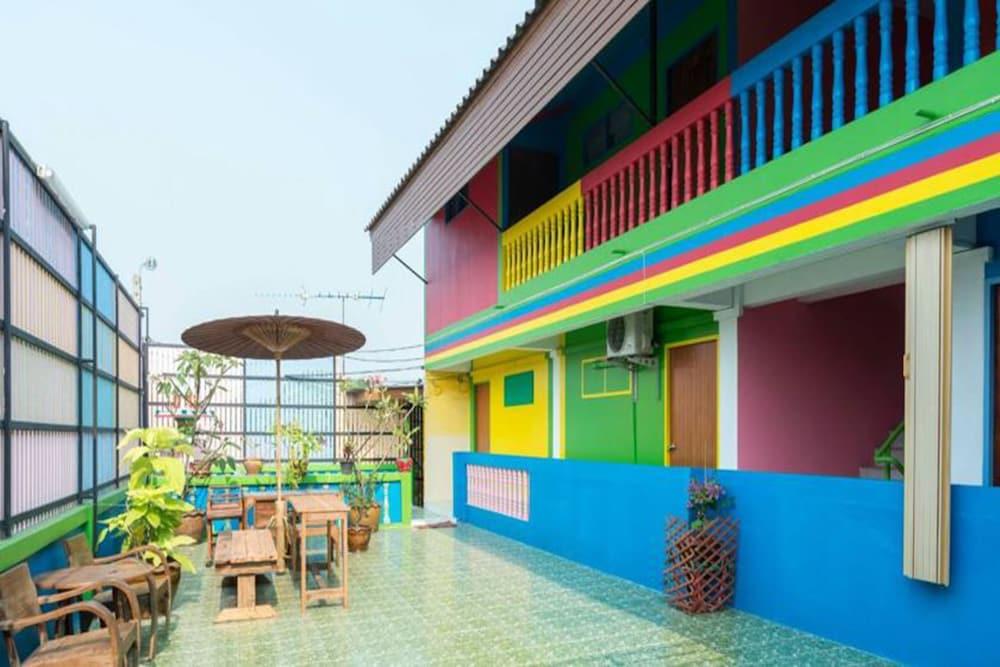 Roomstay Ruenkaew - Featured Image