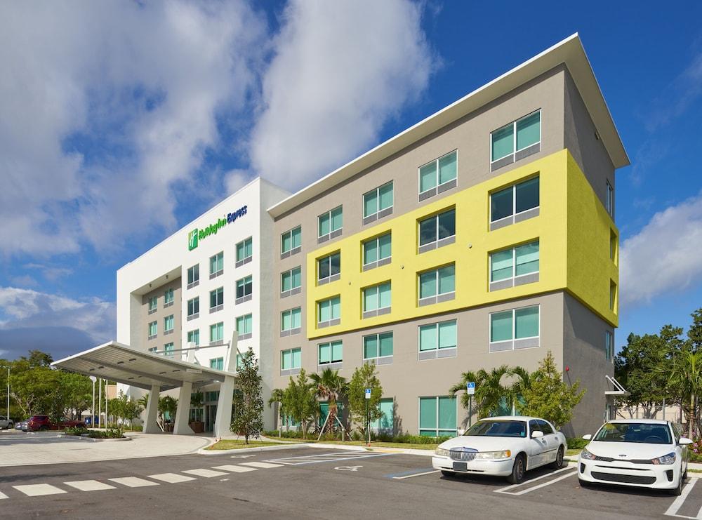 Holiday Inn Express Doral Miami, an IHG Hotel - Exterior