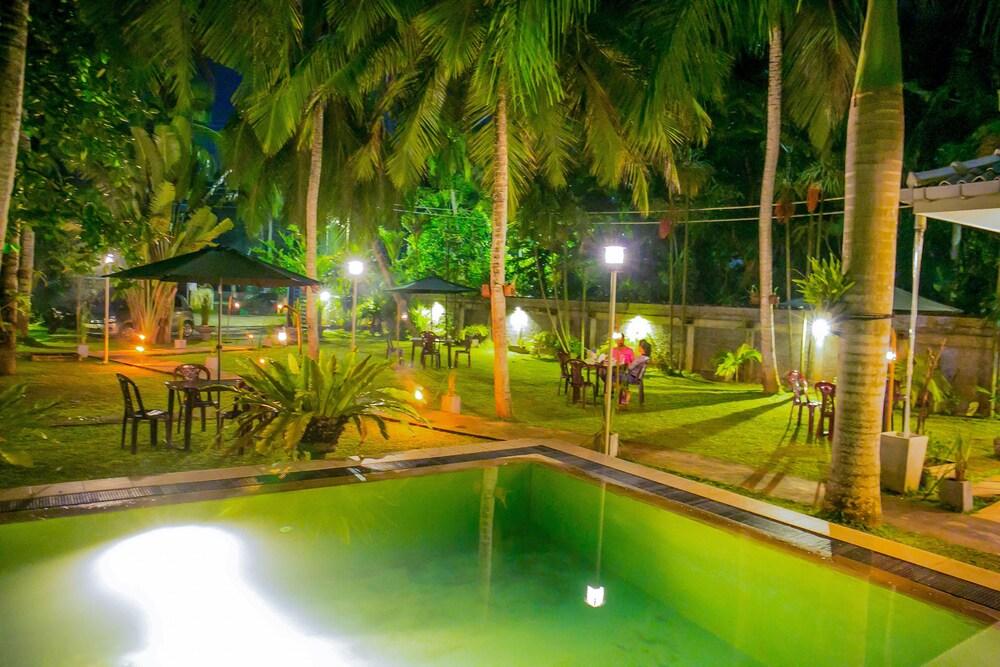 Pavana Hotel - Outdoor Pool