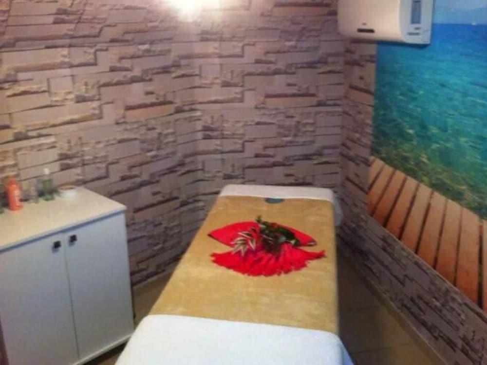 Ases Apart Hotel - Treatment Room