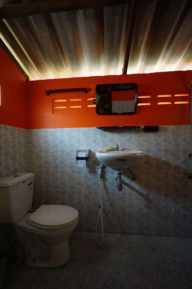 Pasai Beach Lodge - Bathroom