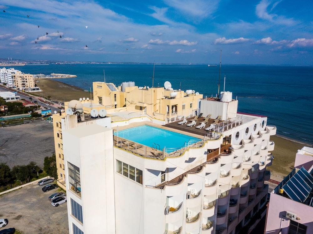Flamingo Beach Hotel - Aerial View
