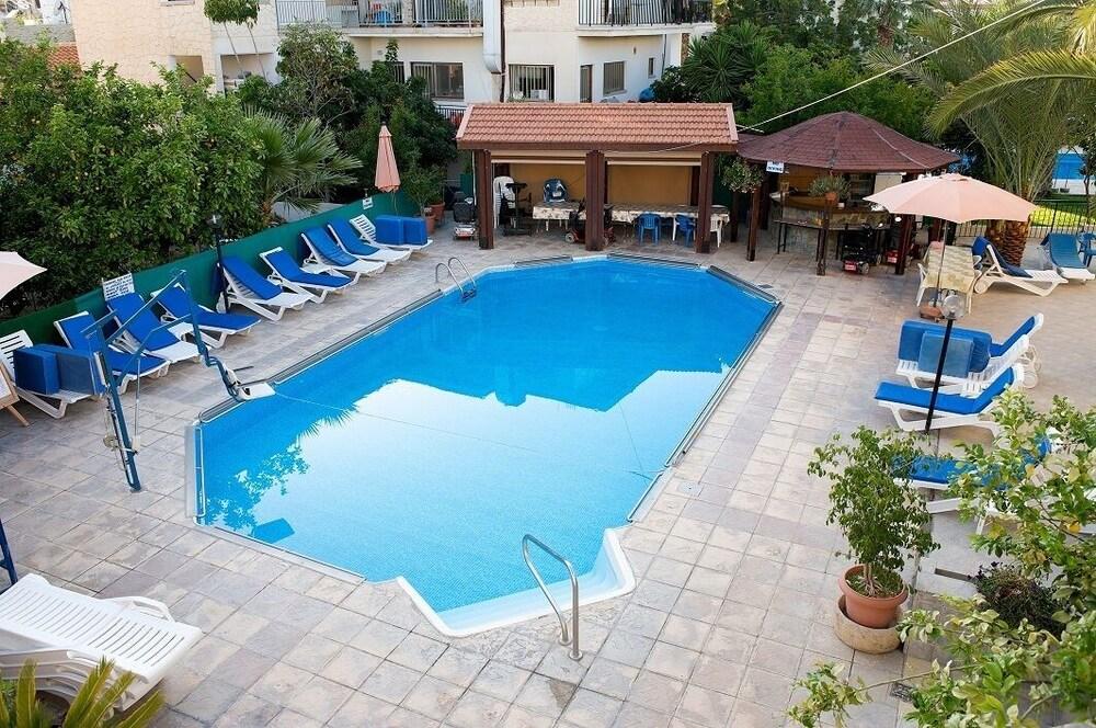 C & A Hotel Apartments - Outdoor Pool