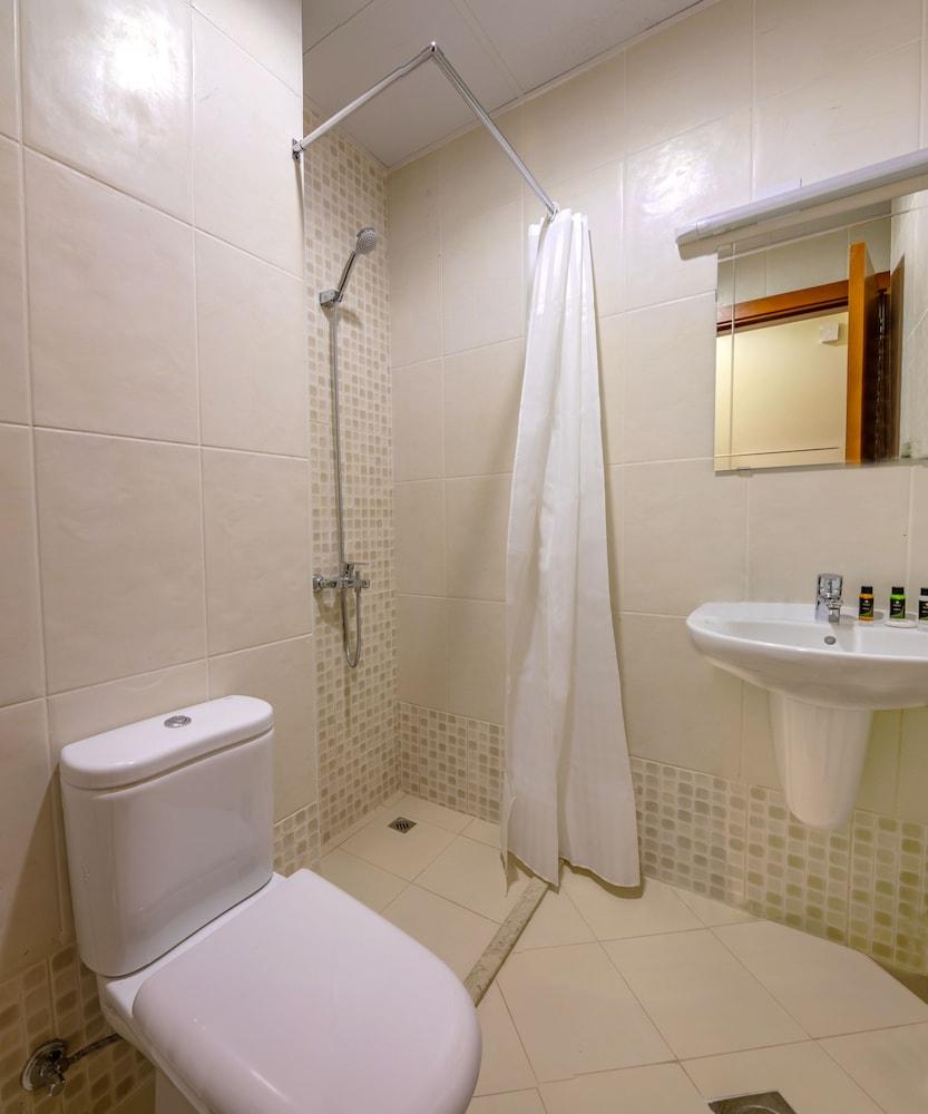 Click City Hotel Deira - Bathroom