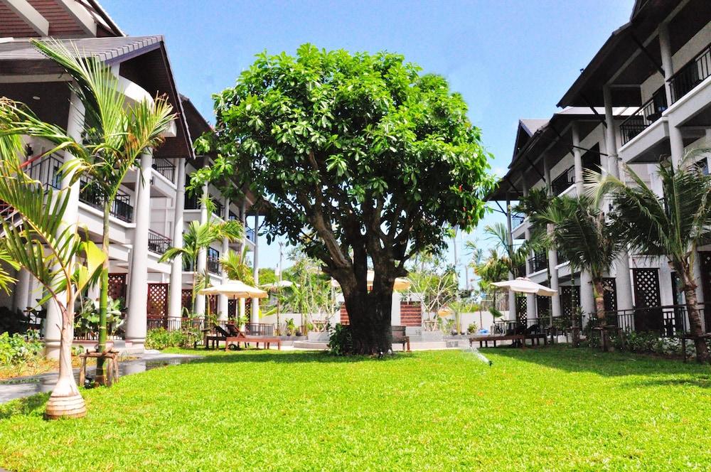 Navatara Phuket Resort - Property Grounds