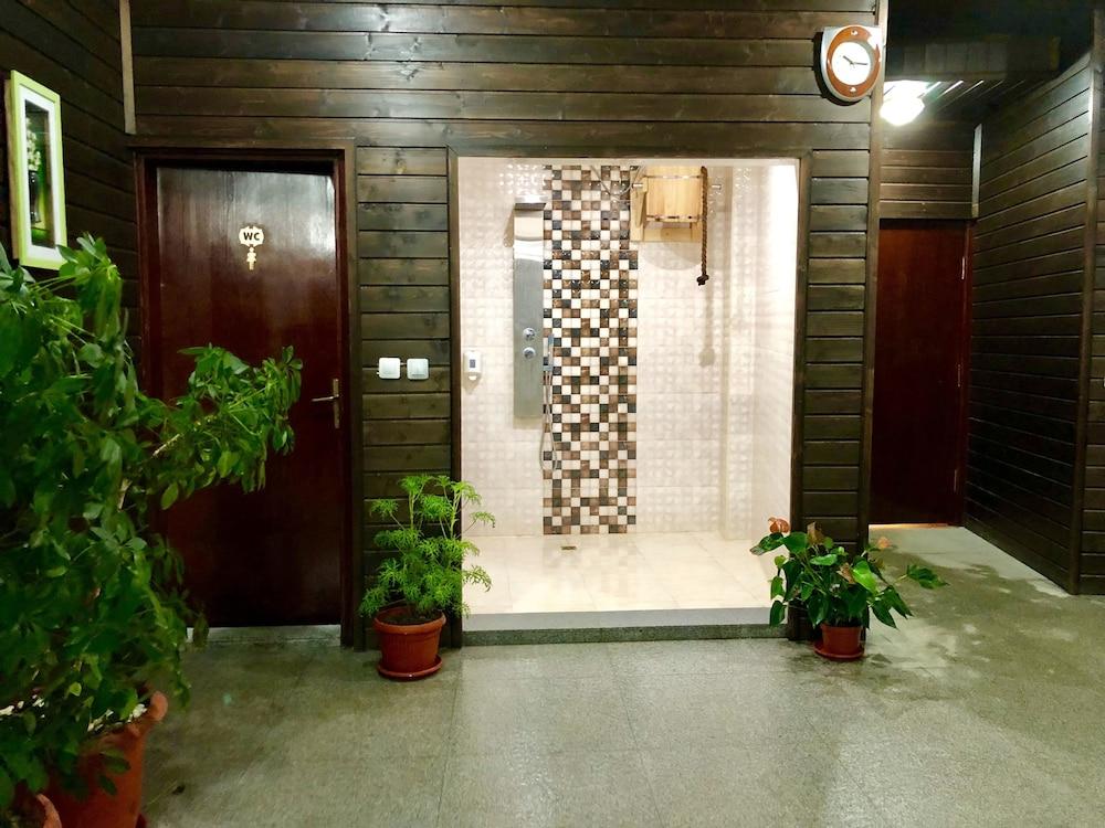 Hotel Elegant Lux - Interior Entrance