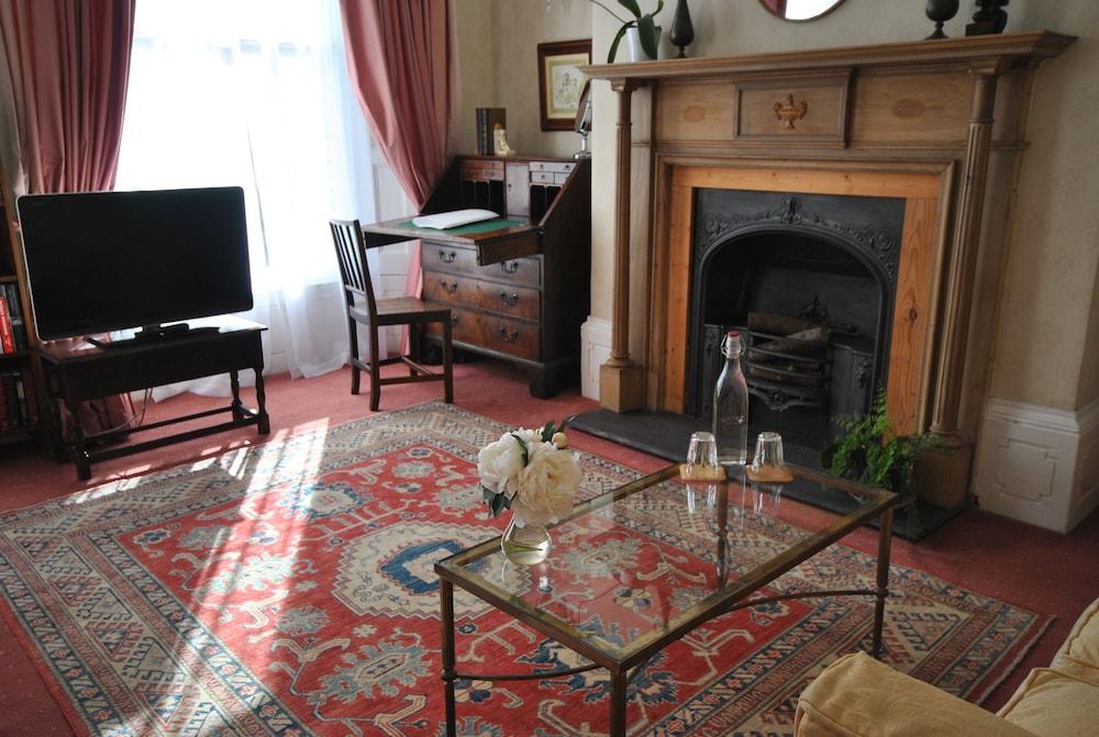 Churchill Guest House - Room