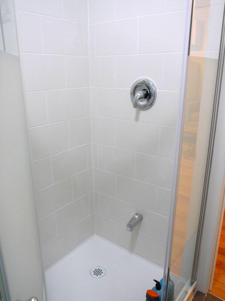 آميزينج 1 بد روم أبارتمنت نير مول - Bathroom Shower