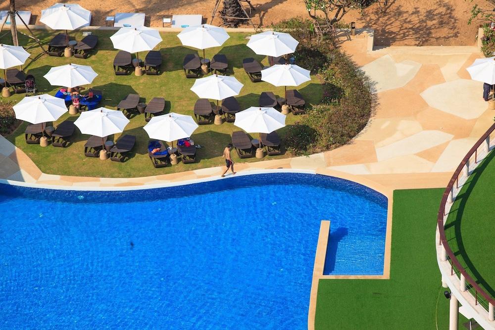 Mövenpick Siam Hotel Na Jomtien Pattaya - Outdoor Pool