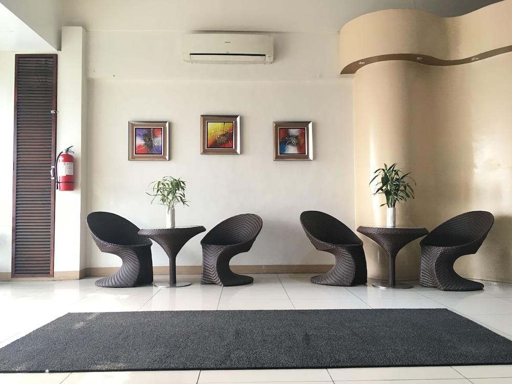 Meaco Hotel - Valenzuela - Lobby Sitting Area