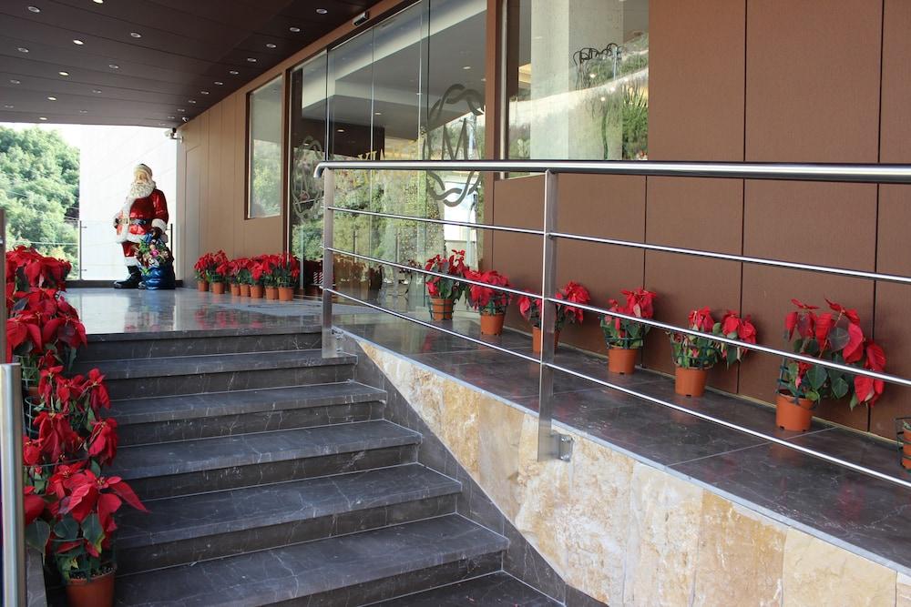 Maximus Hotel Byblos - Interior Entrance