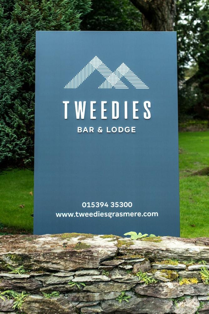 Tweedies Bar and Lodge - Exterior