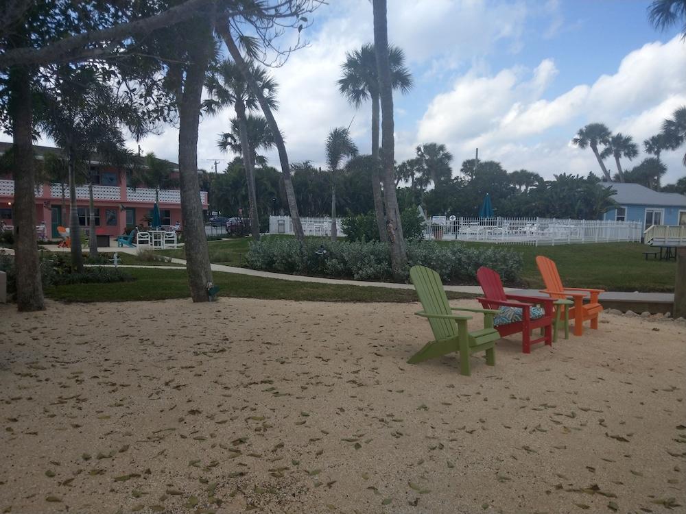 Caribbean Shores Waterfront Resort - Beach