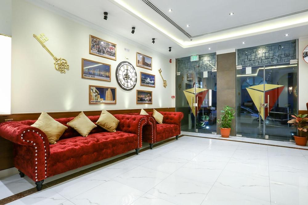La Villa Suites Hotel - Lobby Sitting Area