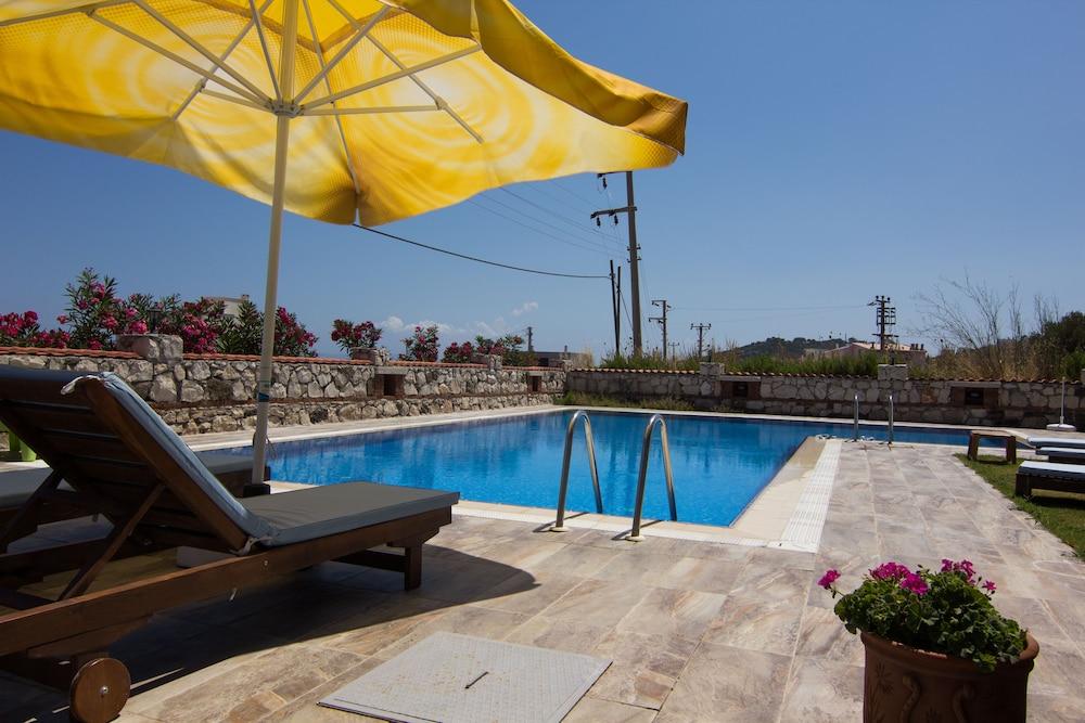 Karaburun Konak Hotel - Outdoor Pool