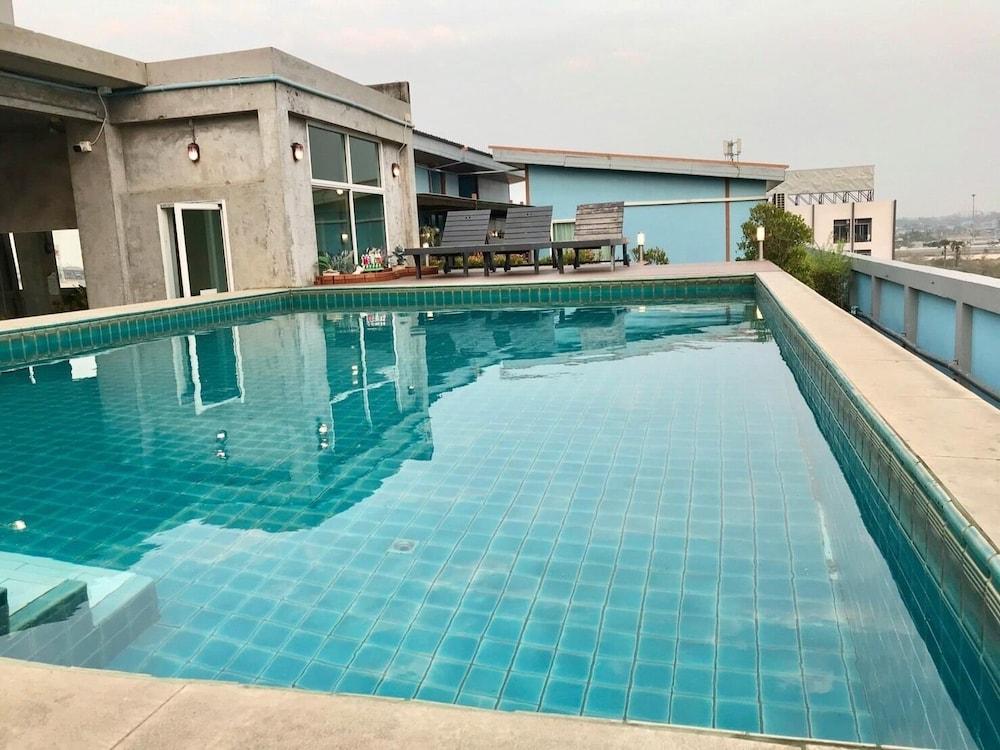 Ananya Residence Service Apartment - Rooftop Pool