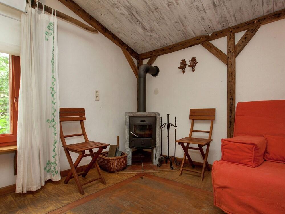 Cosily Furnished Small Wooden House - Living Room
