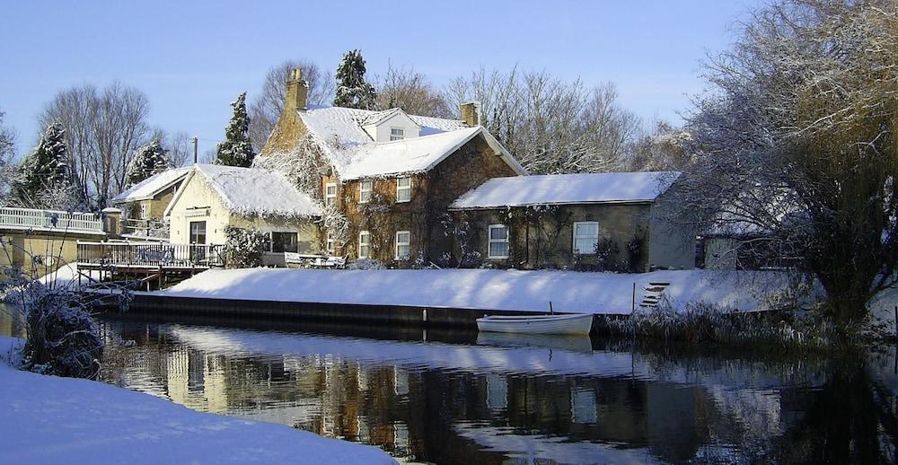 Riverside Cottage - Featured Image