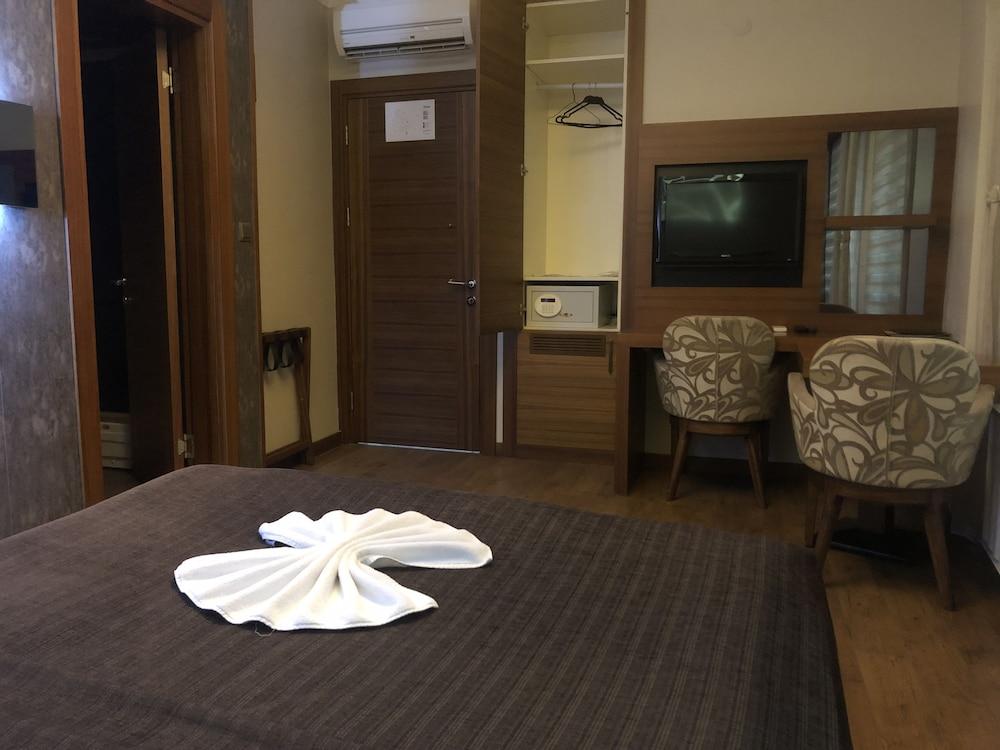 Izmit Saray Hotel - Room
