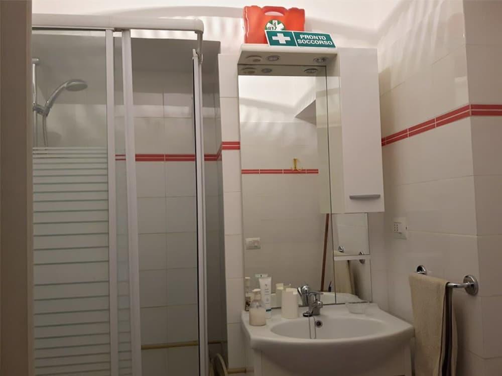 رومان سنترال هاوس - Bathroom