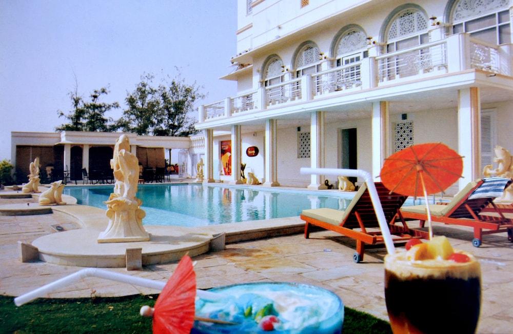 Hotel The Merwara Palace - Pool
