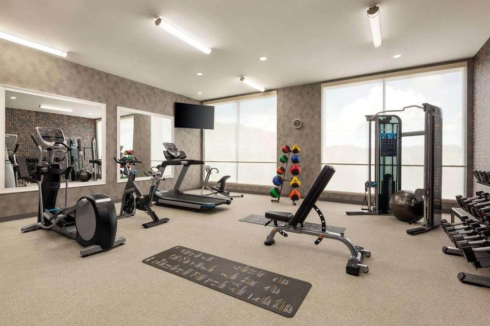 La Quinta Inn & Suites by Wyndham Brunswick/Golden Isles - Fitness Facility