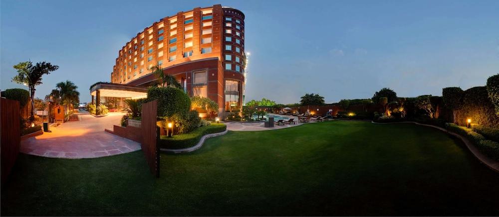 Radisson Blu Hotel Noida - Featured Image