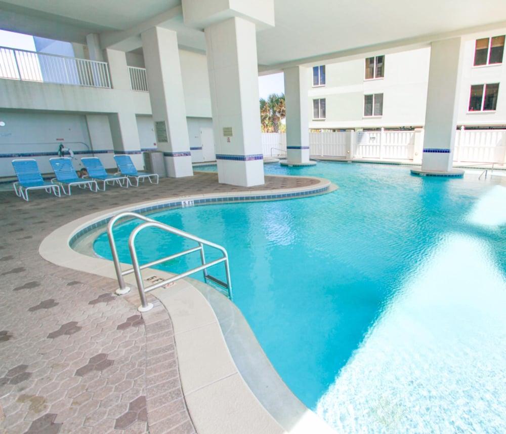 Majestic Beach Resort by Book That Condo - Indoor Pool
