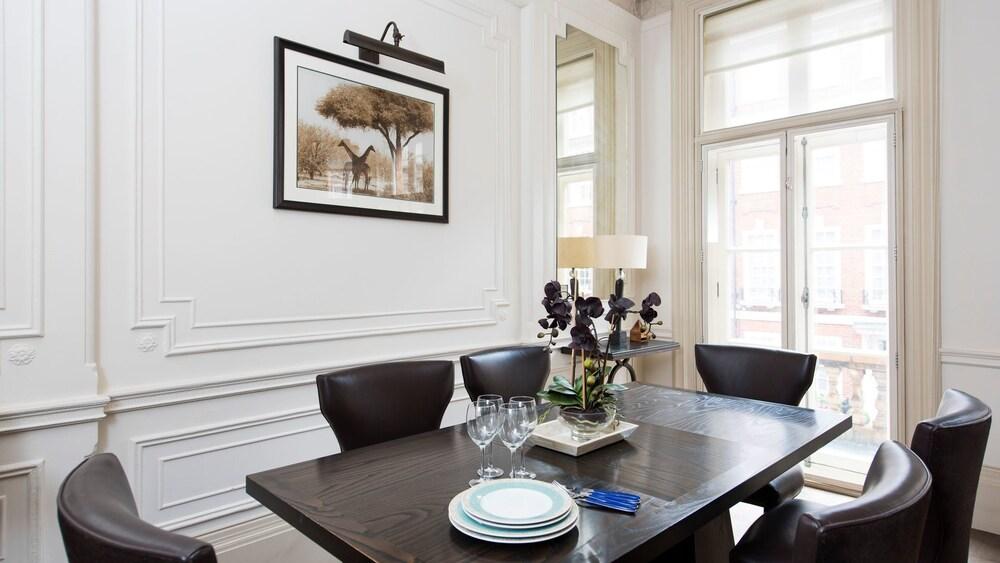 Luxury, Spacious 2BR Apartment in Mayfair - In-Room Dining