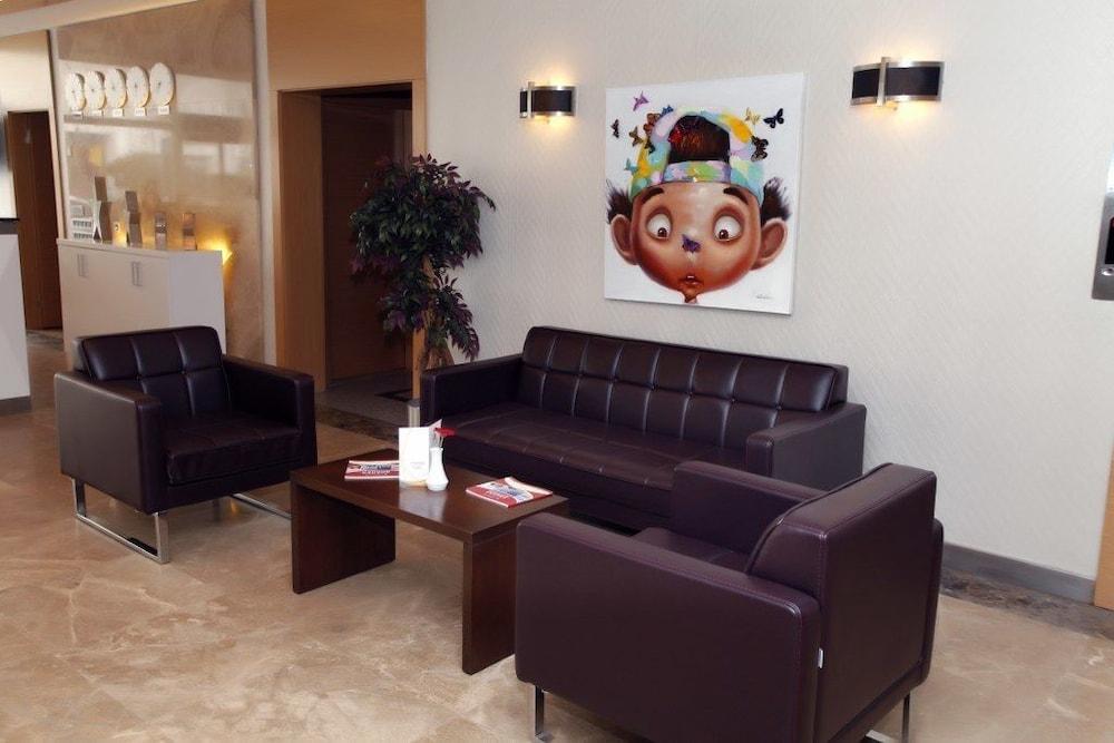 Dream Life Hotel - Lobby Sitting Area