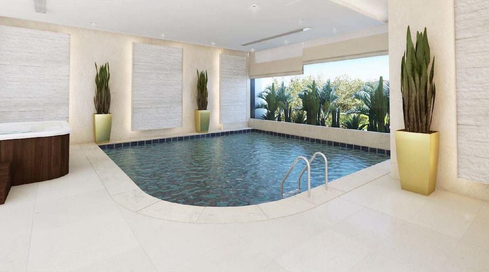 Renz Hotel Al Hamra - Indoor Pool