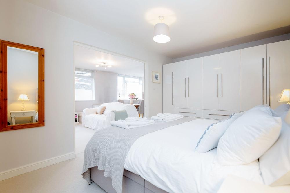 Putney Court - 1 Bed Apartment by BaseToGo - Room