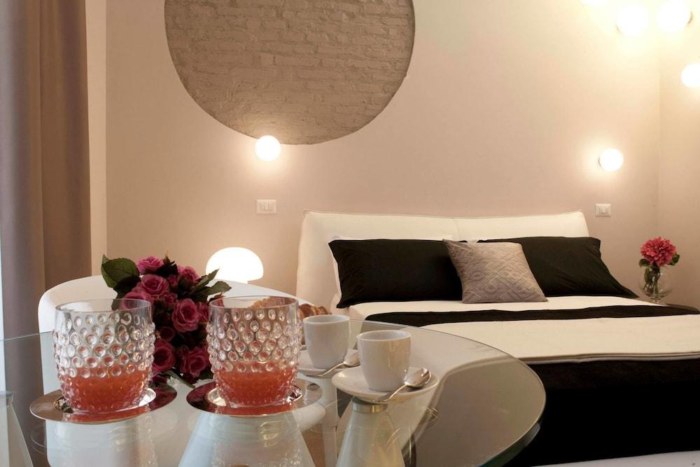 Cardilli Luxury Rooms - Featured Image