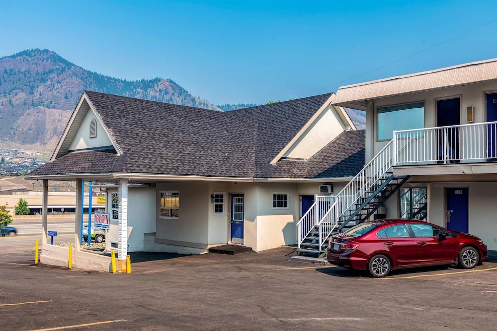 Motel 6 Kamloops, BC - Exterior