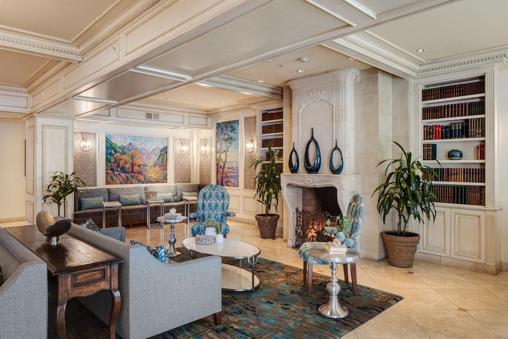 Ayres Hotel Seal Beach - Lobby Sitting Area