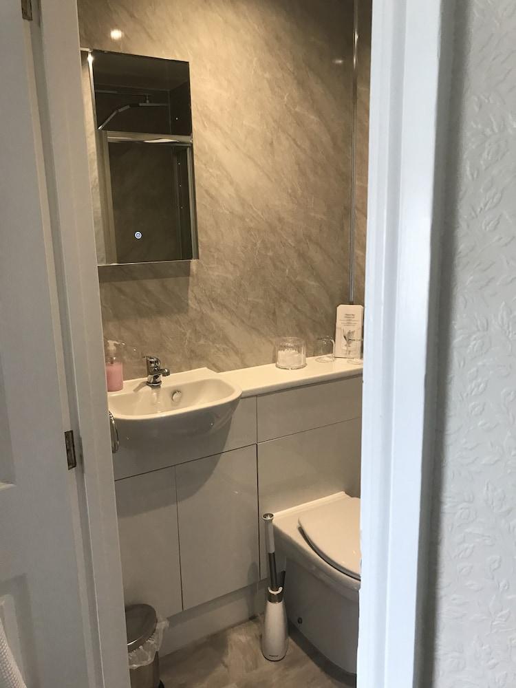 Laurel Bank B&B - Bathroom Shower