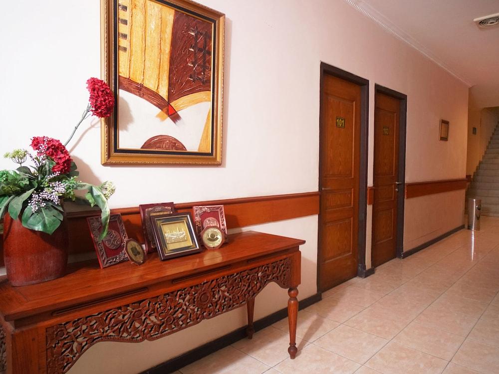 OYO 142 Hotel Al Furqon Syariah - Interior