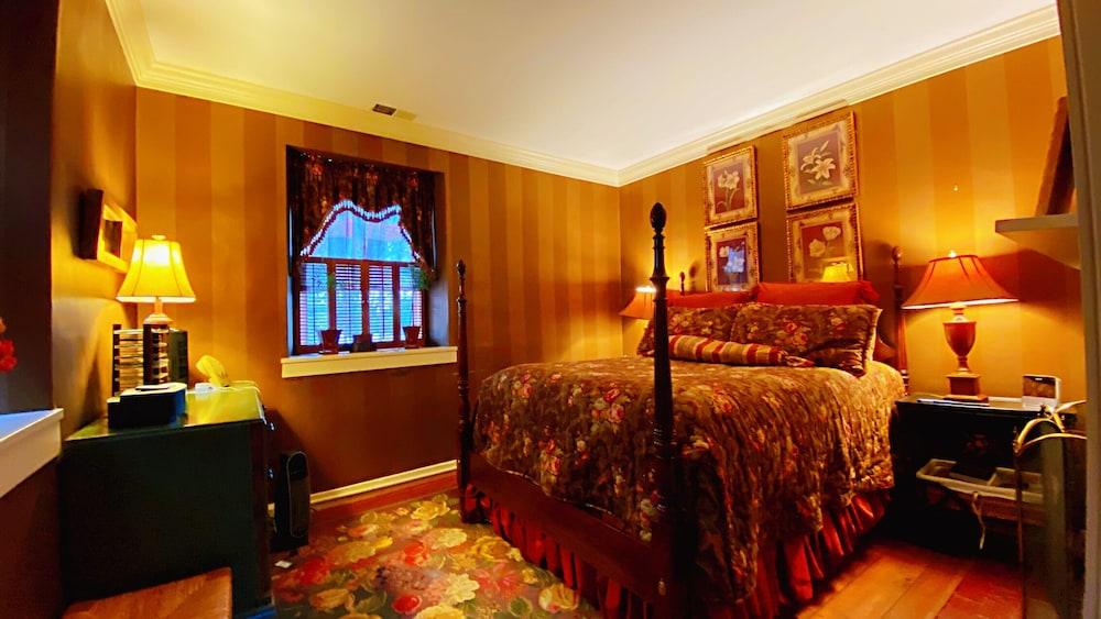 The Wayside Inn Bed & Breakfast - Featured Image