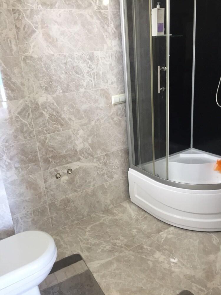 فيلا بارادايس هوليداي - Bathroom