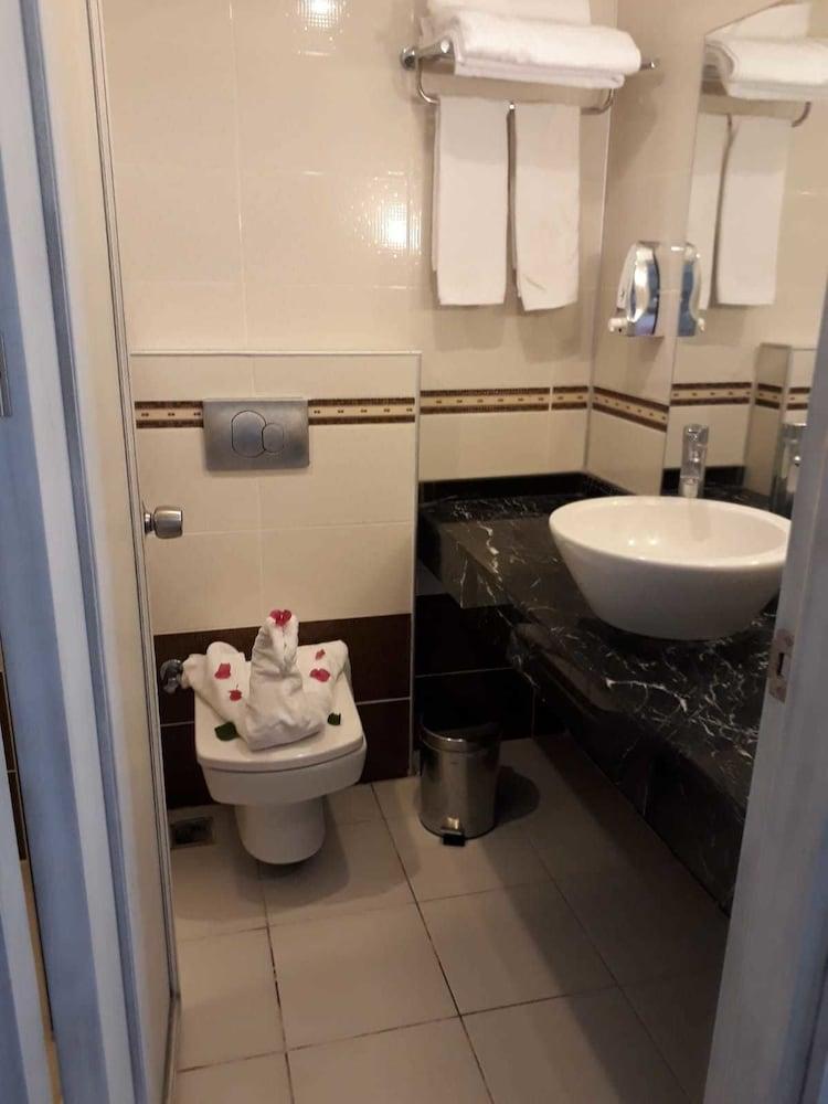 ديكمان إيليت هوتل - Bathroom