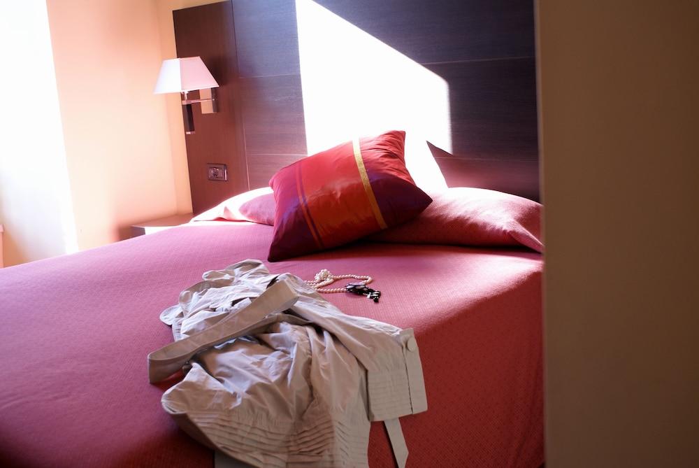 Hotel Versailles - Room