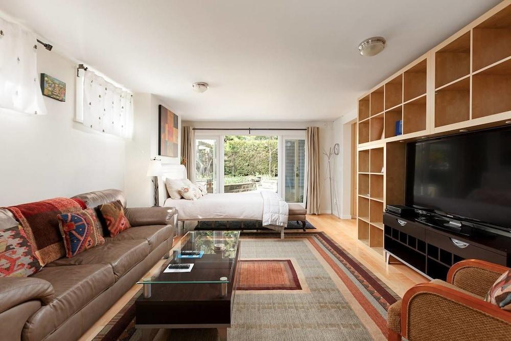 Private and Cozy Home in Kerrisdale - Featured Image